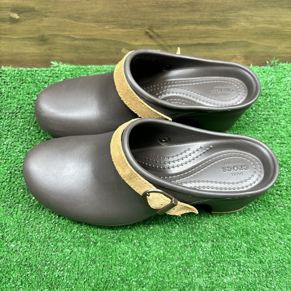 Crocs Signature Cobbler Clogs Brown Slip On Heels Dual Comfort Shoes Women's 7 - Picture 3 of 16